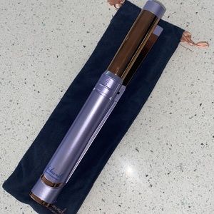 Unbound straightener/curler with charger.